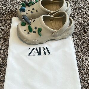 Zara Kids Clogs with Charms size 11.5-12